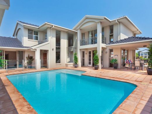 Beautiful backyard with pool
