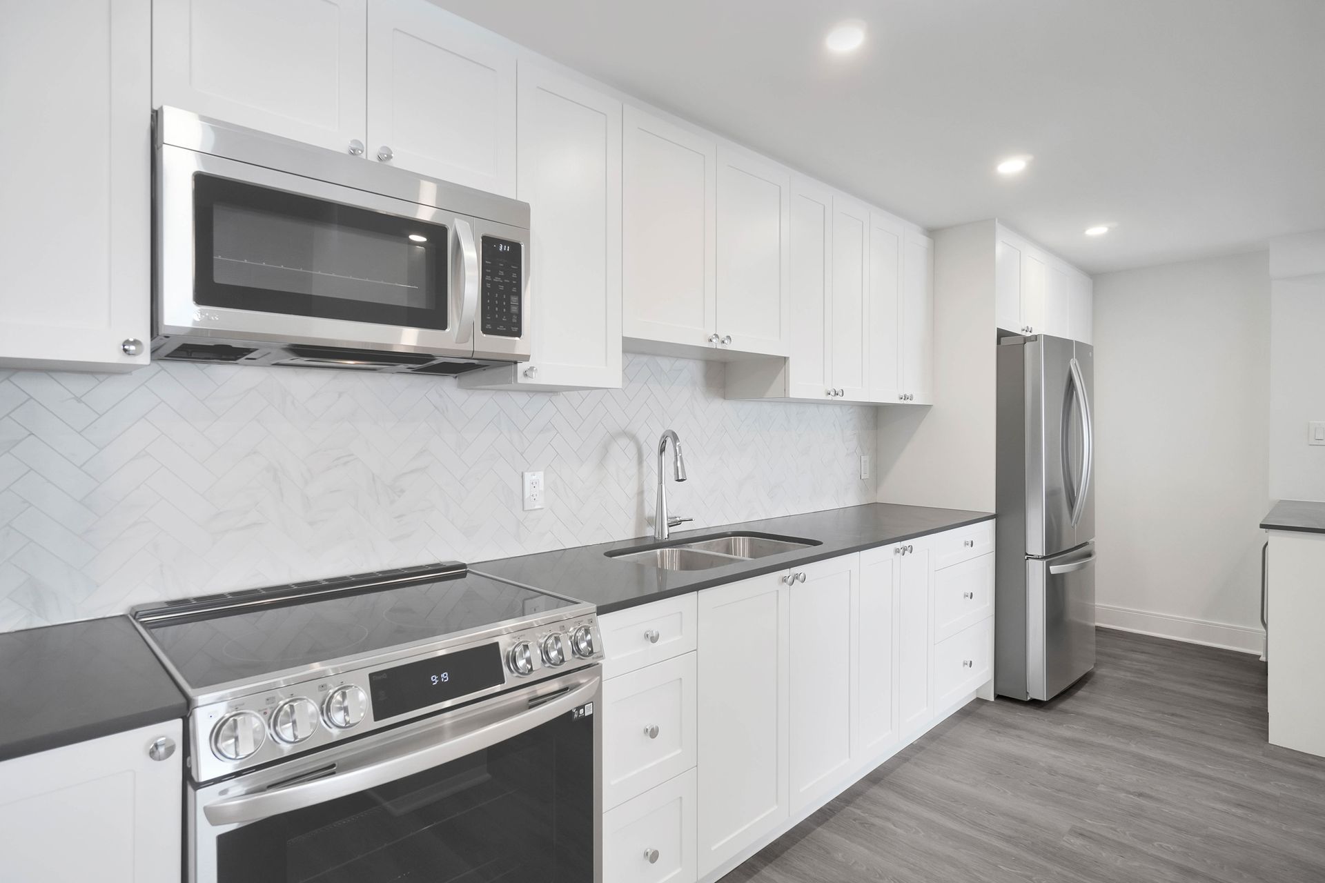 Suite and Building Pictures | Gallery - 2222 Bellevue Avenue