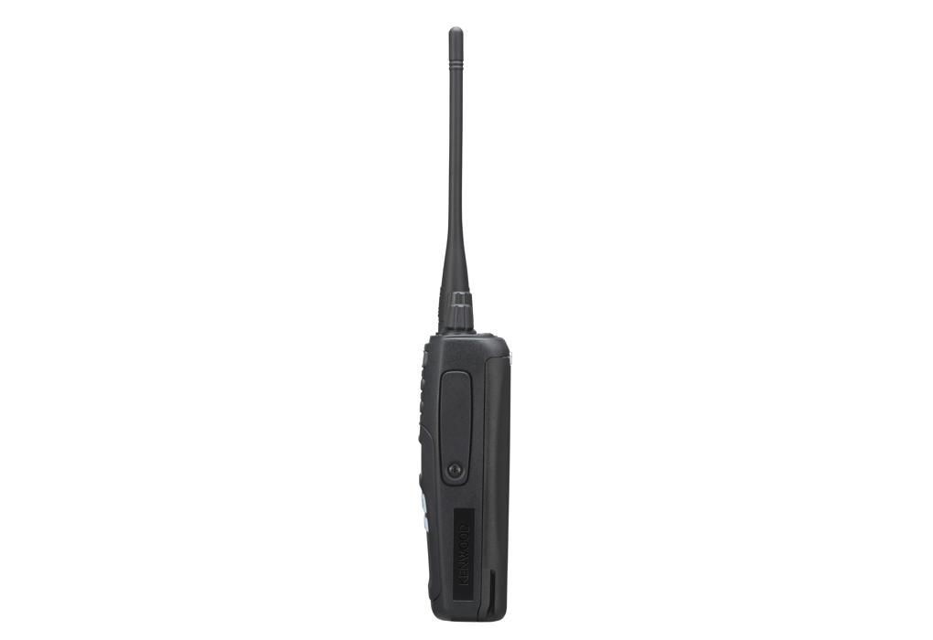 Kenwood NX 1300NE2 portofoon met lange antenne en toetsenbord.
