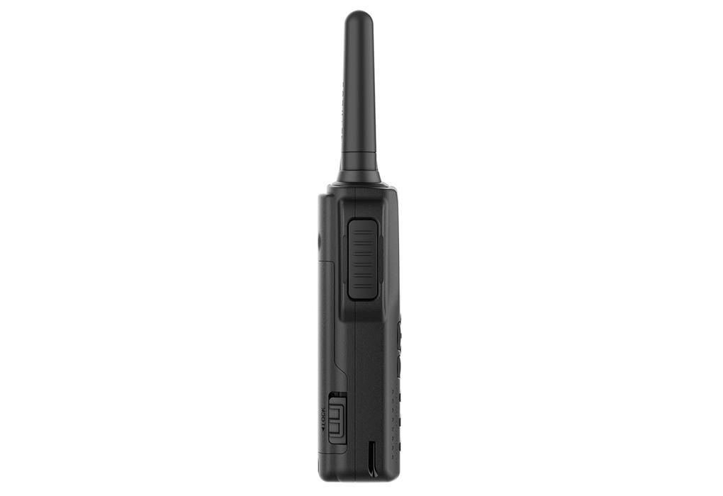 Kenwood PKT-300 portofoon met antenne en lcd-scherm op een witte achtergrond.