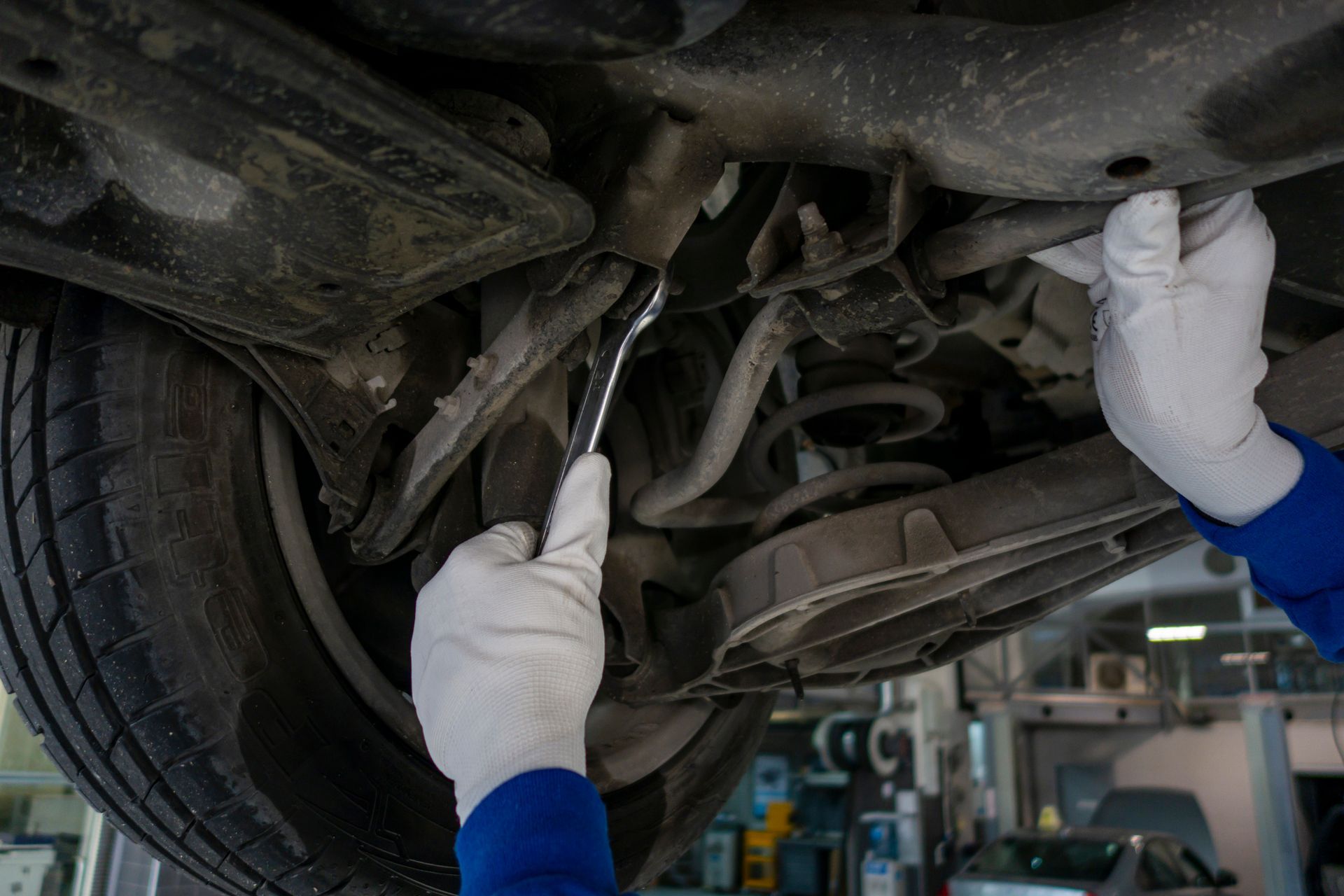 Car Mechanic Repair a Engine — Summerville, SC — Hoelz’s Body Shop Car Mechanic Repair a Engine — Summerville, SC — Hoelz’s Body Shop