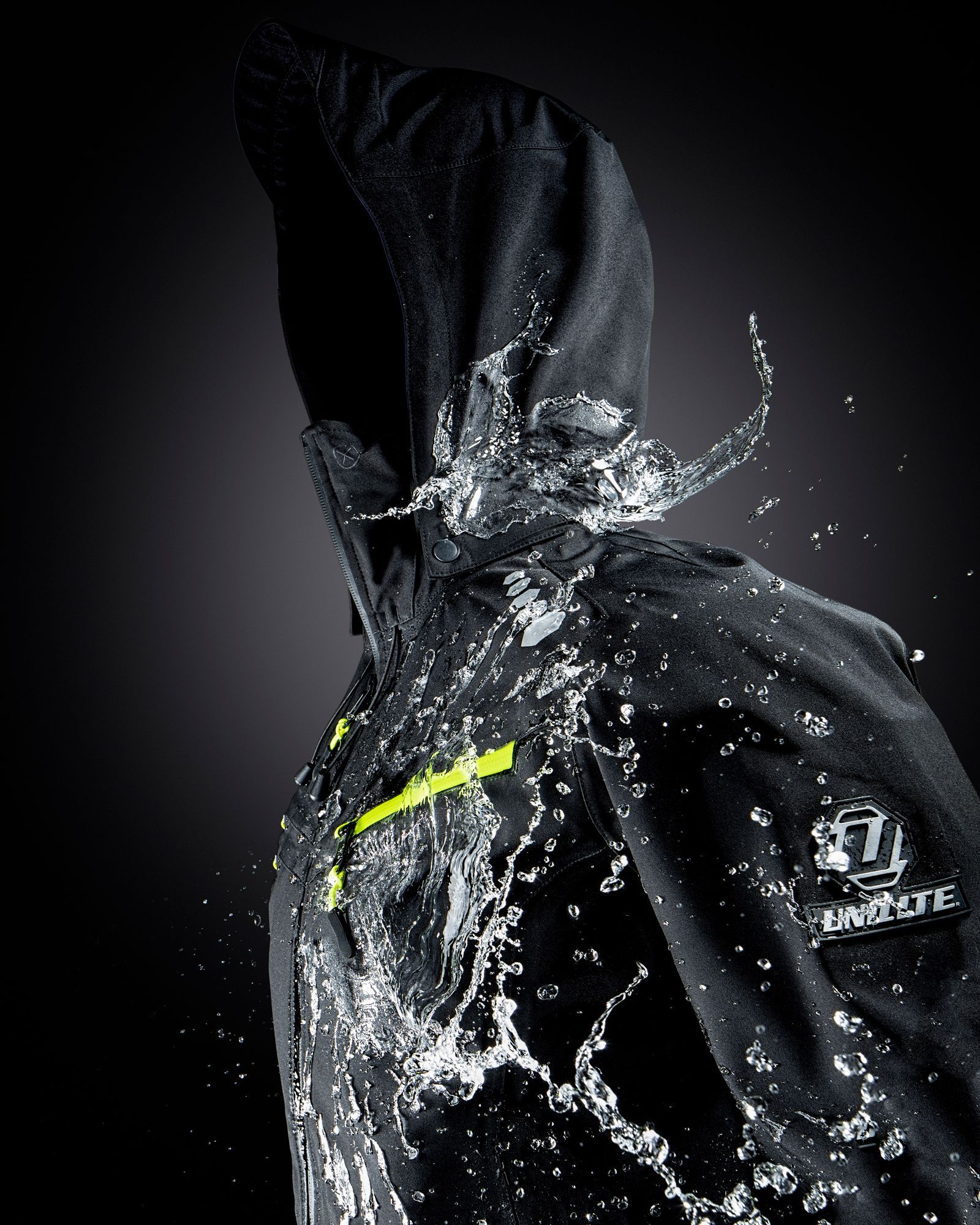 Luxury product liquid splash photography by London-based liquids specialist Krzysztof Czernecki