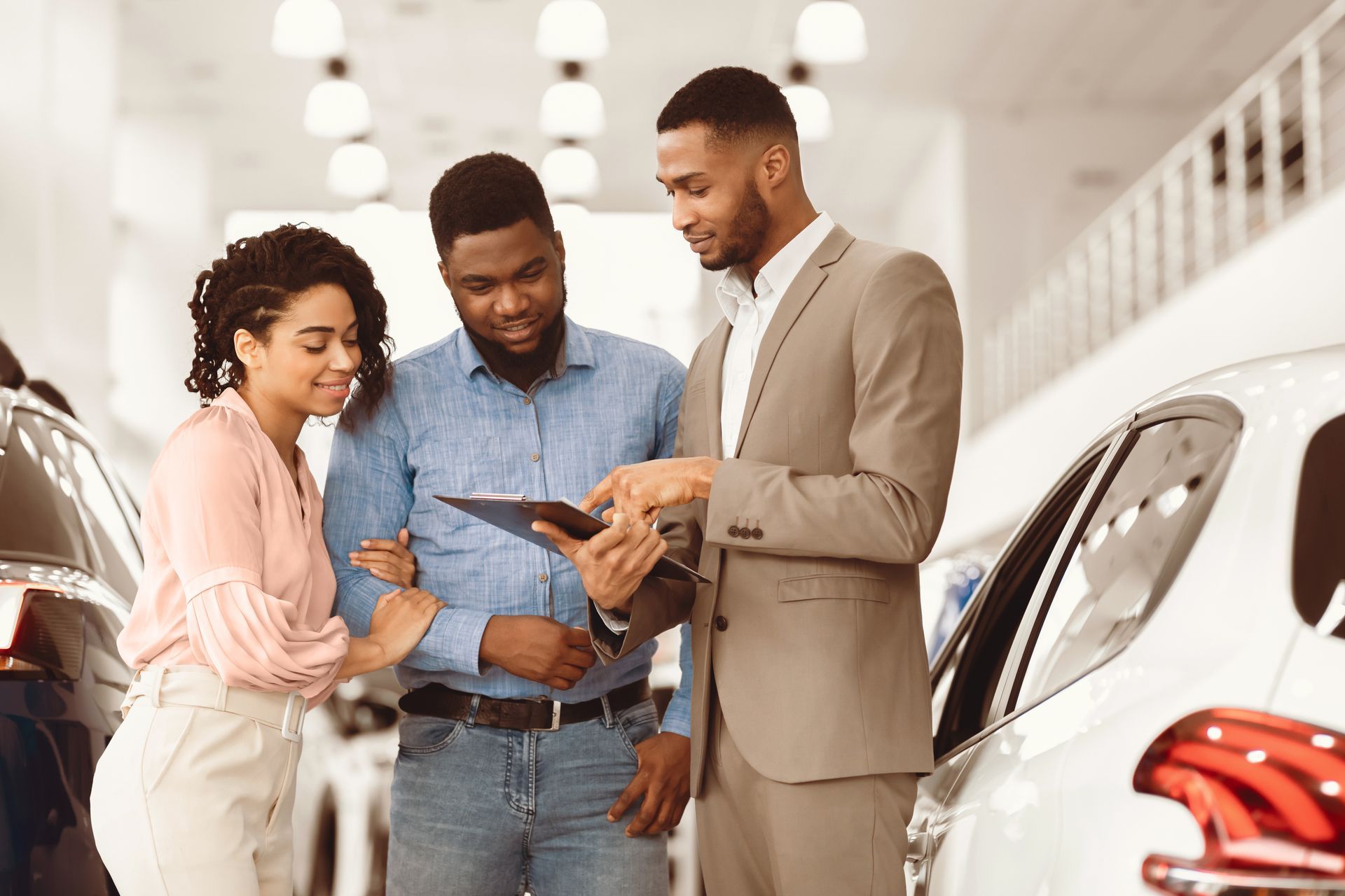 couple-buying-a-car