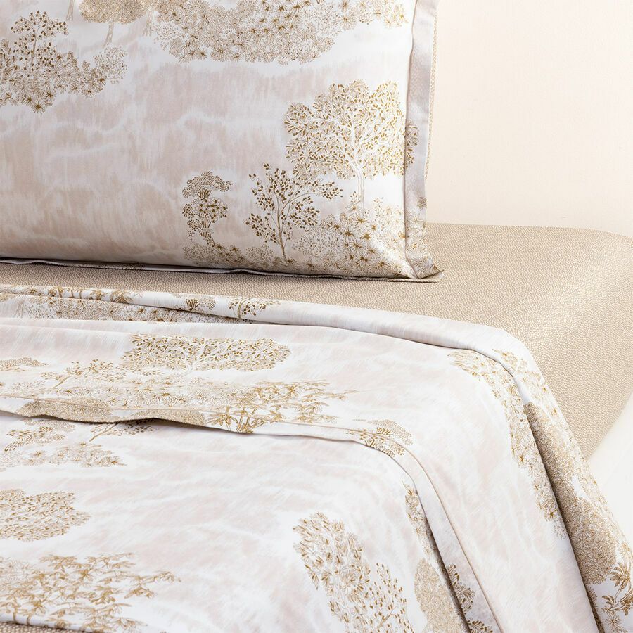Draps de lit à motif forêt crème et or.