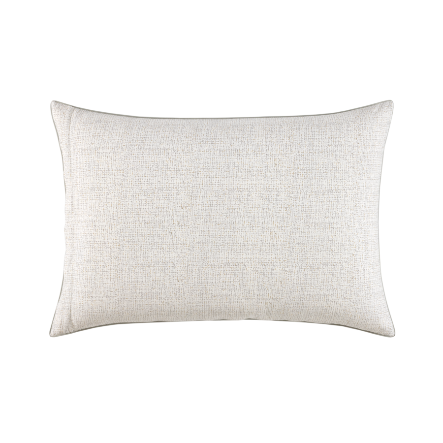 Un oreiller blanc avec une bordure noire sur fond blanc.