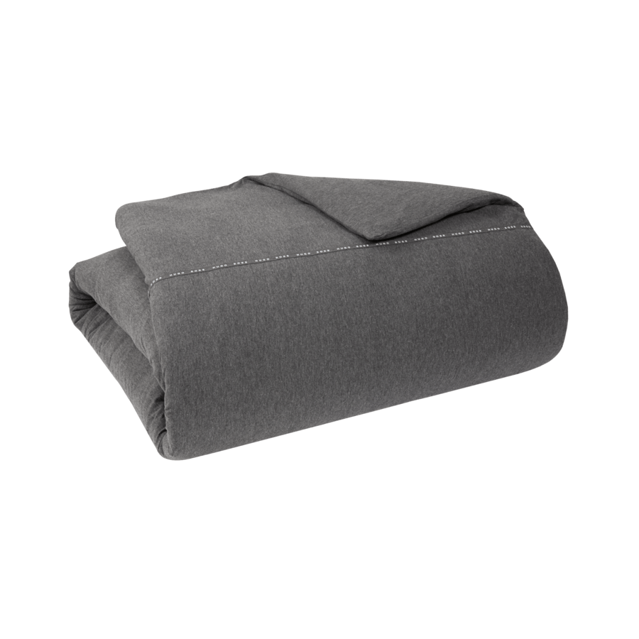 Une couverture grise avec des coutures blanches sur les bords