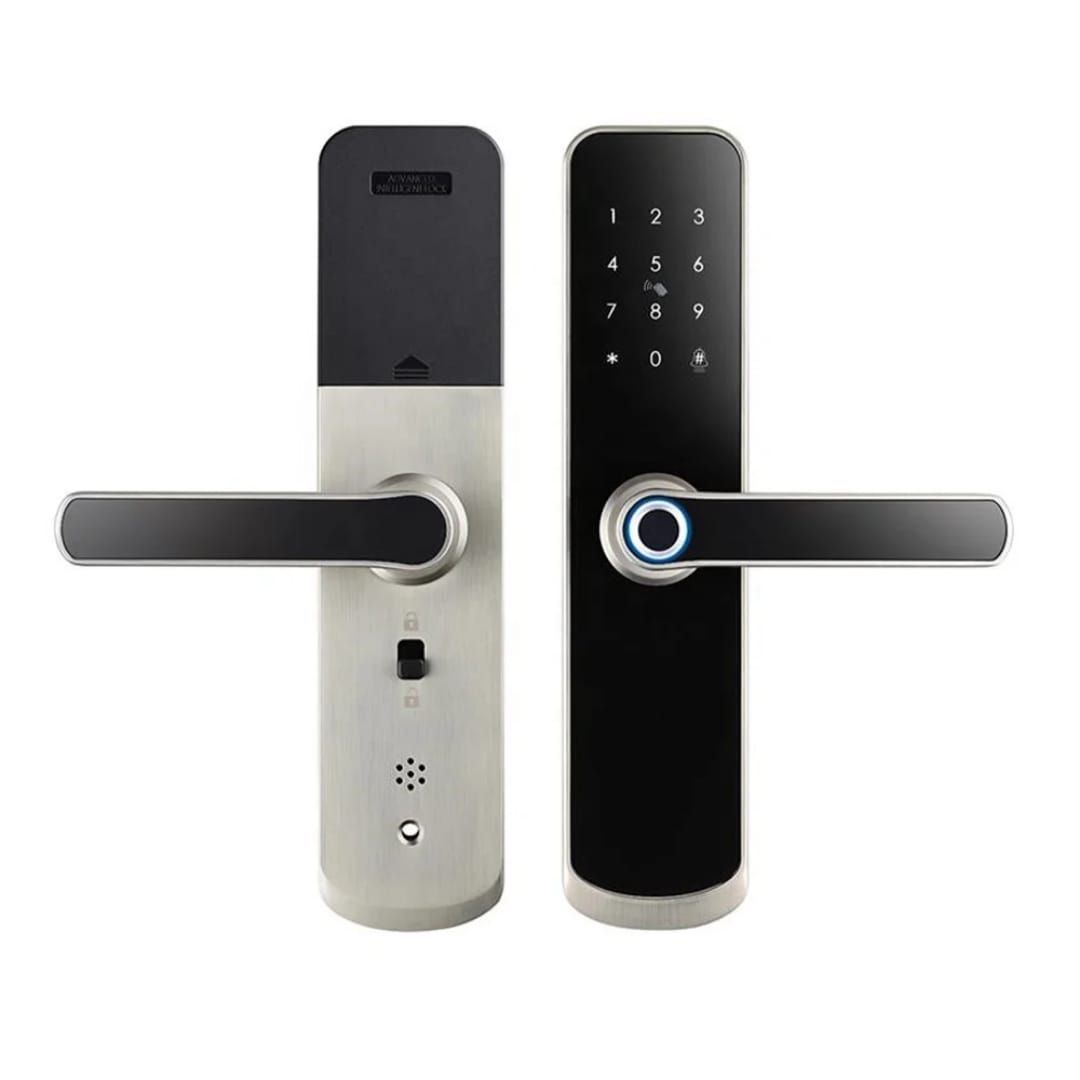 Cerradura de puerta inteligente, color plata y negro, con teclado, lector de huellas y manija.
