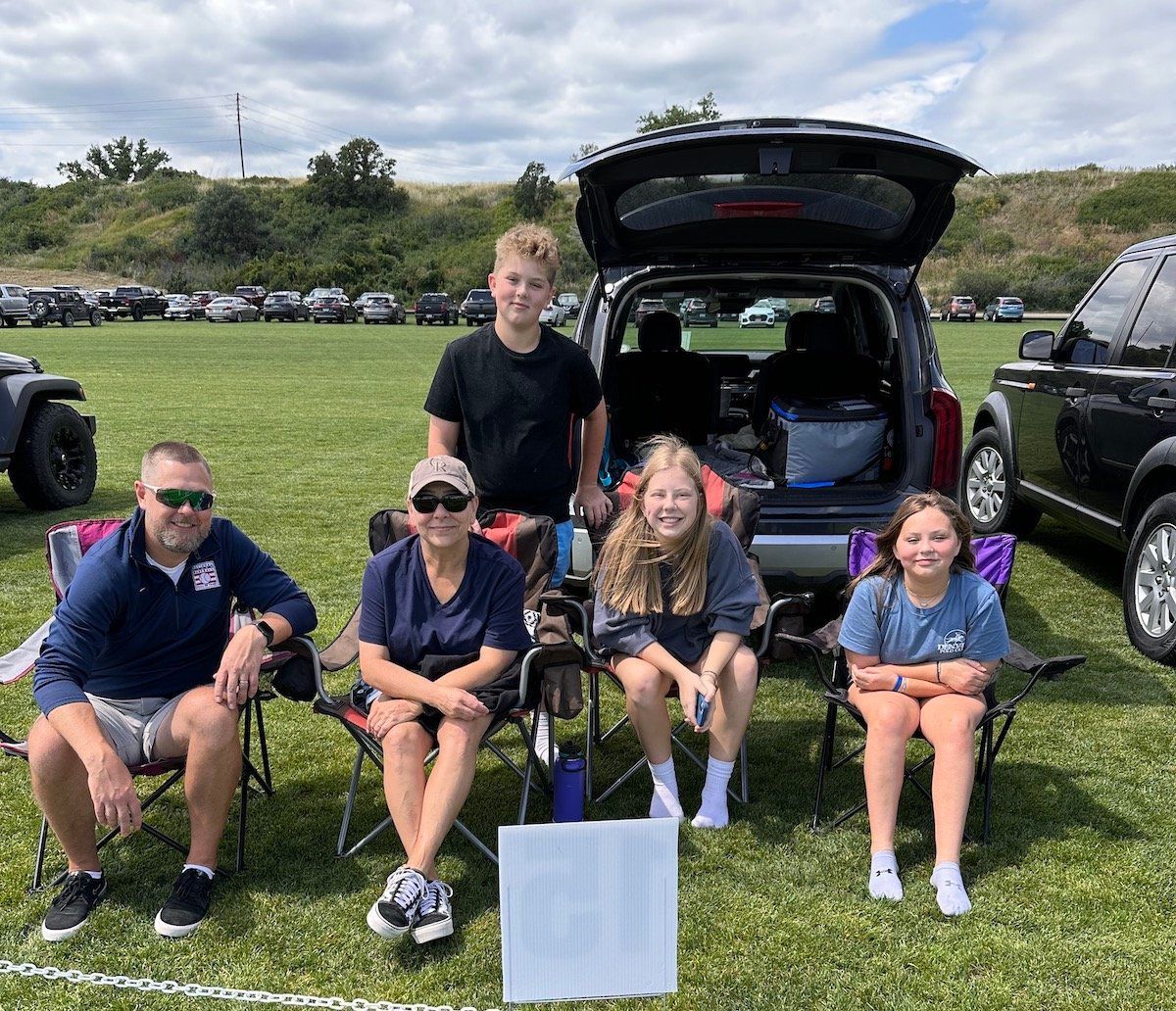 A group of people are sitting in the back of a car.