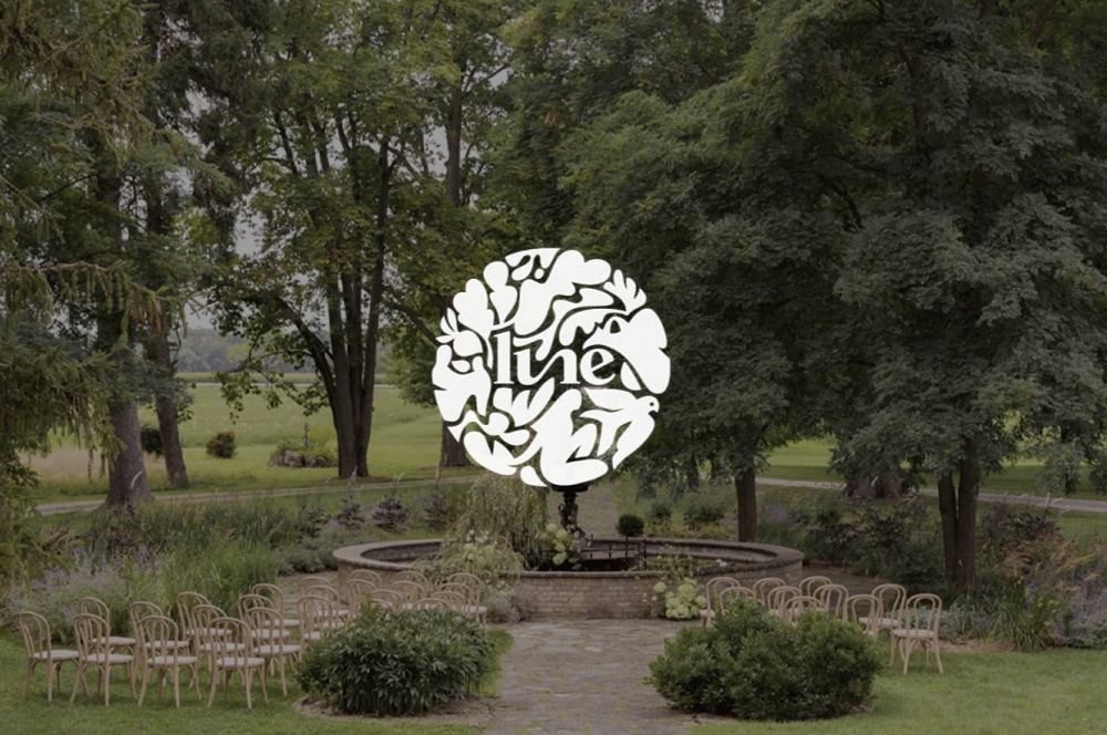 Lune 1860 property with fountain and chairs for wedding