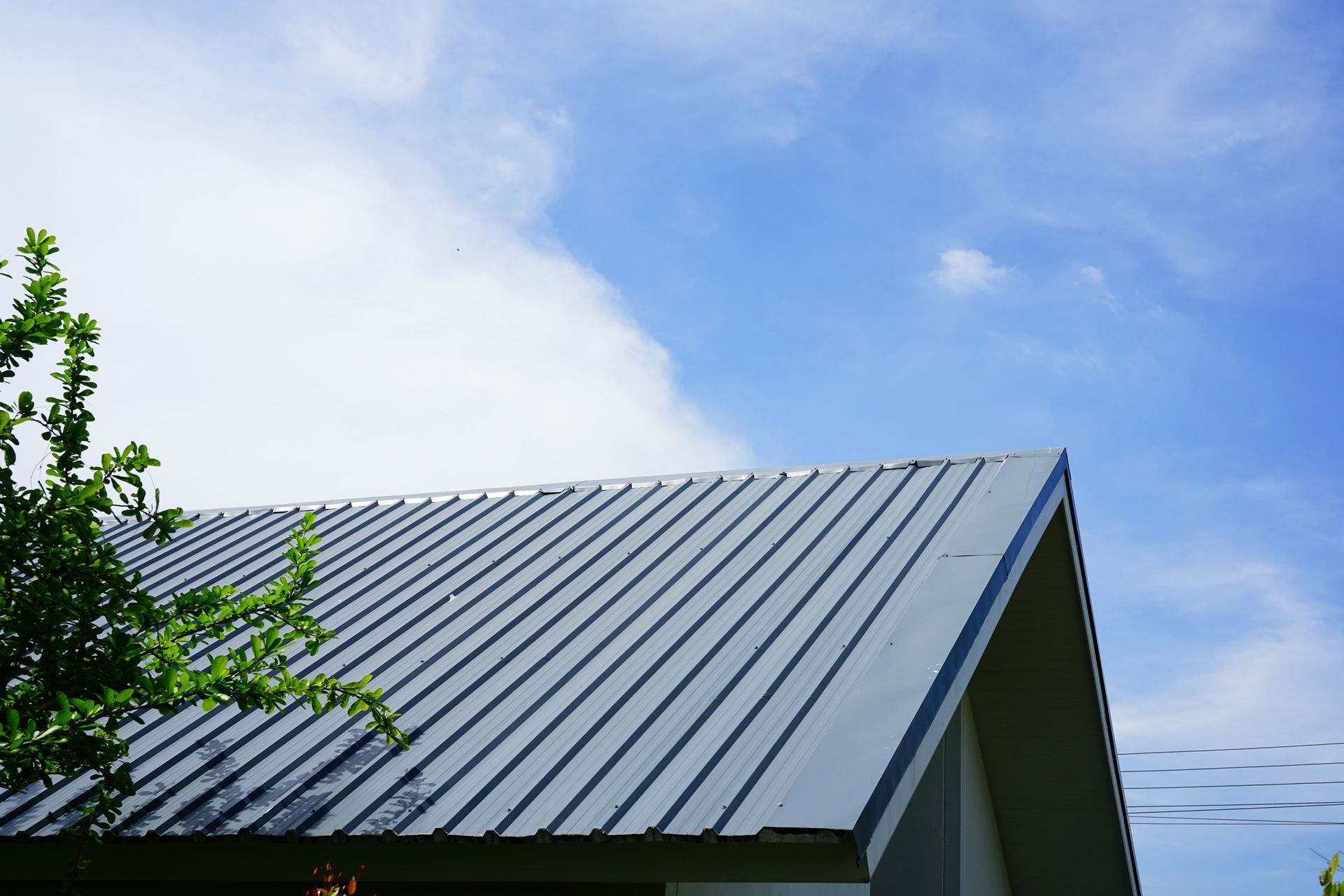 Metal roof installed by ACR Contracting Inc.