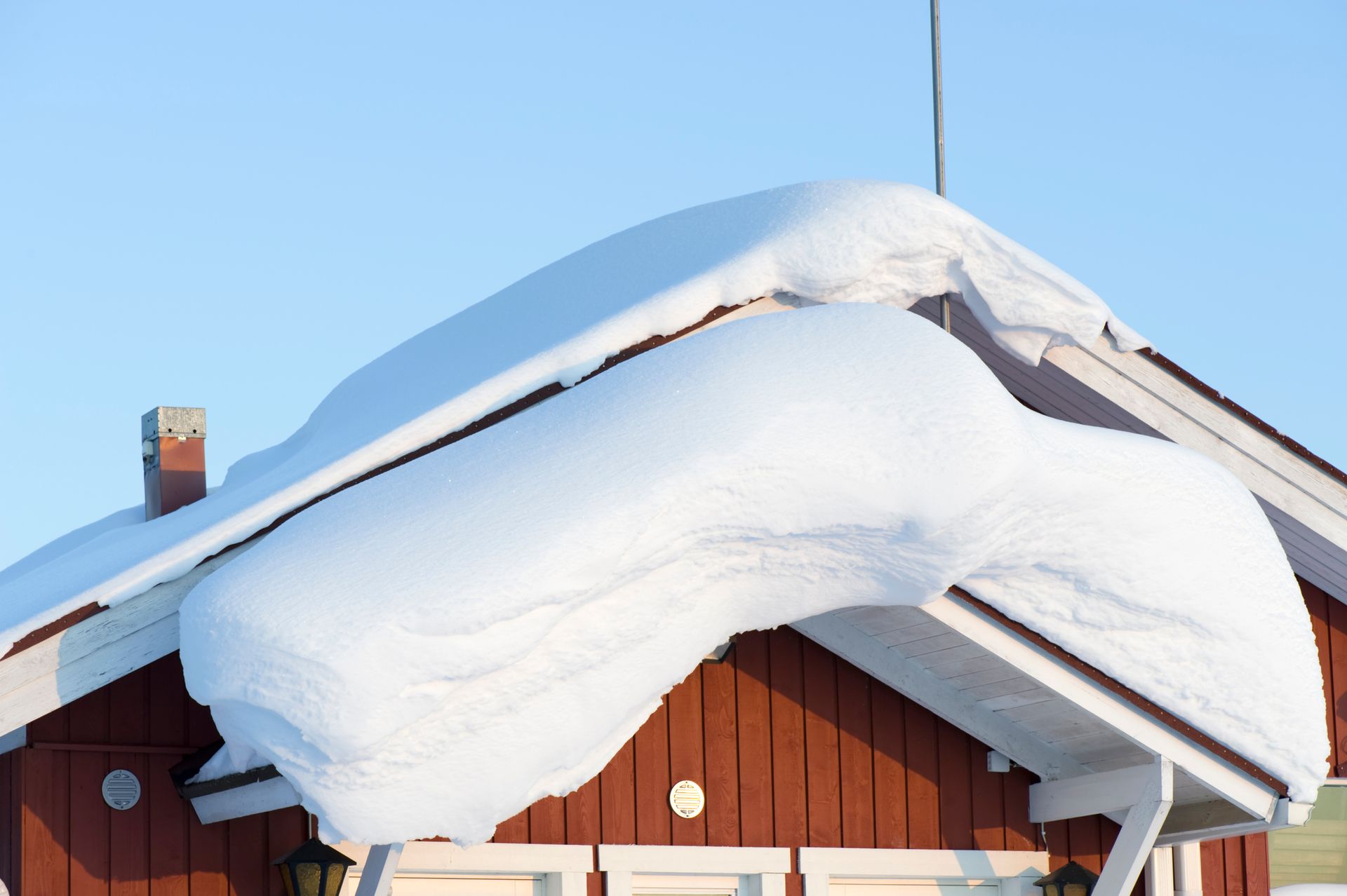 A roof completely covered in show.