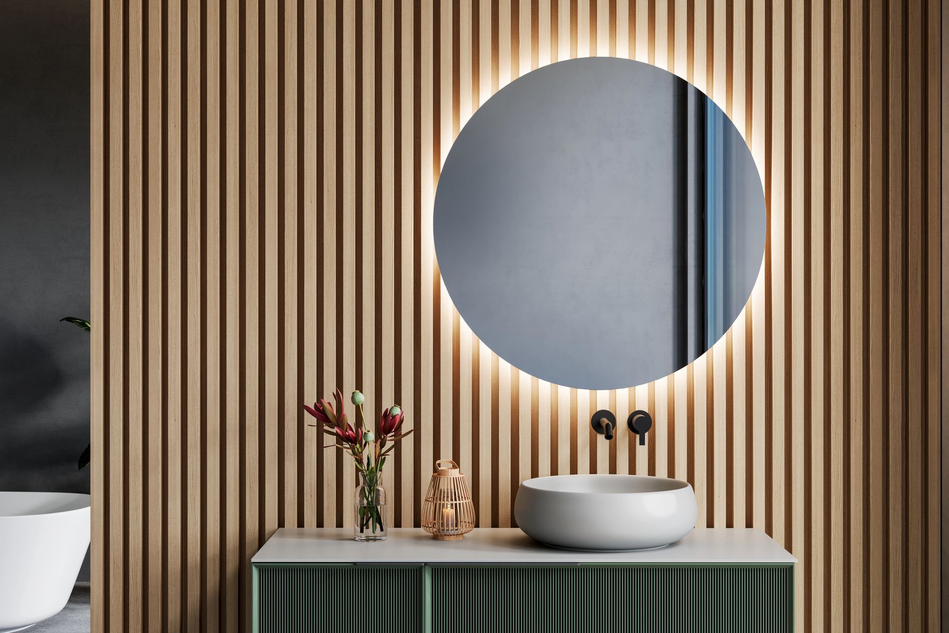 Mobile bagno moderno con specchio rotondo, lavabo bianco e parete a doghe verticali in legno.