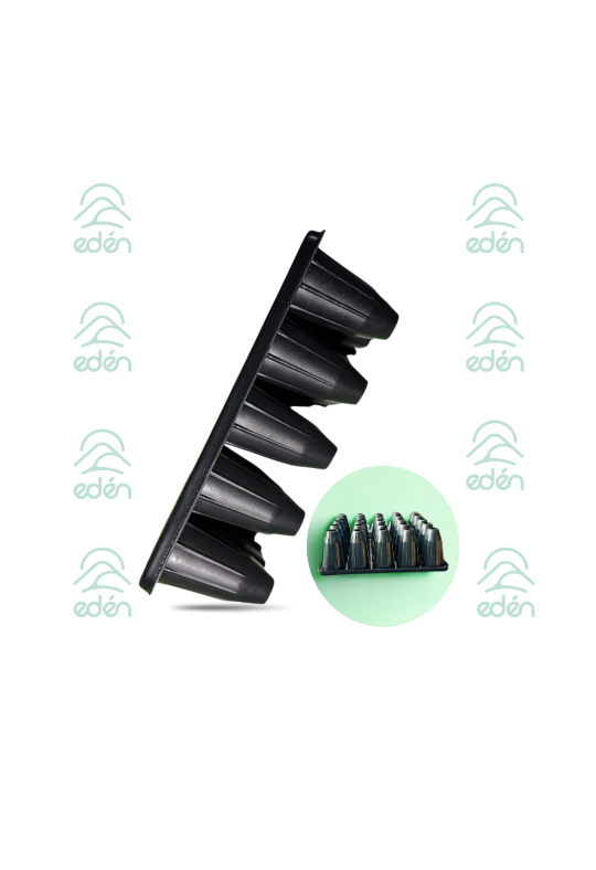 Pinza para el cabello negra con cuatro puntas, mostrada con un pequeño detalle en primer plano sobre un fondo blanco.