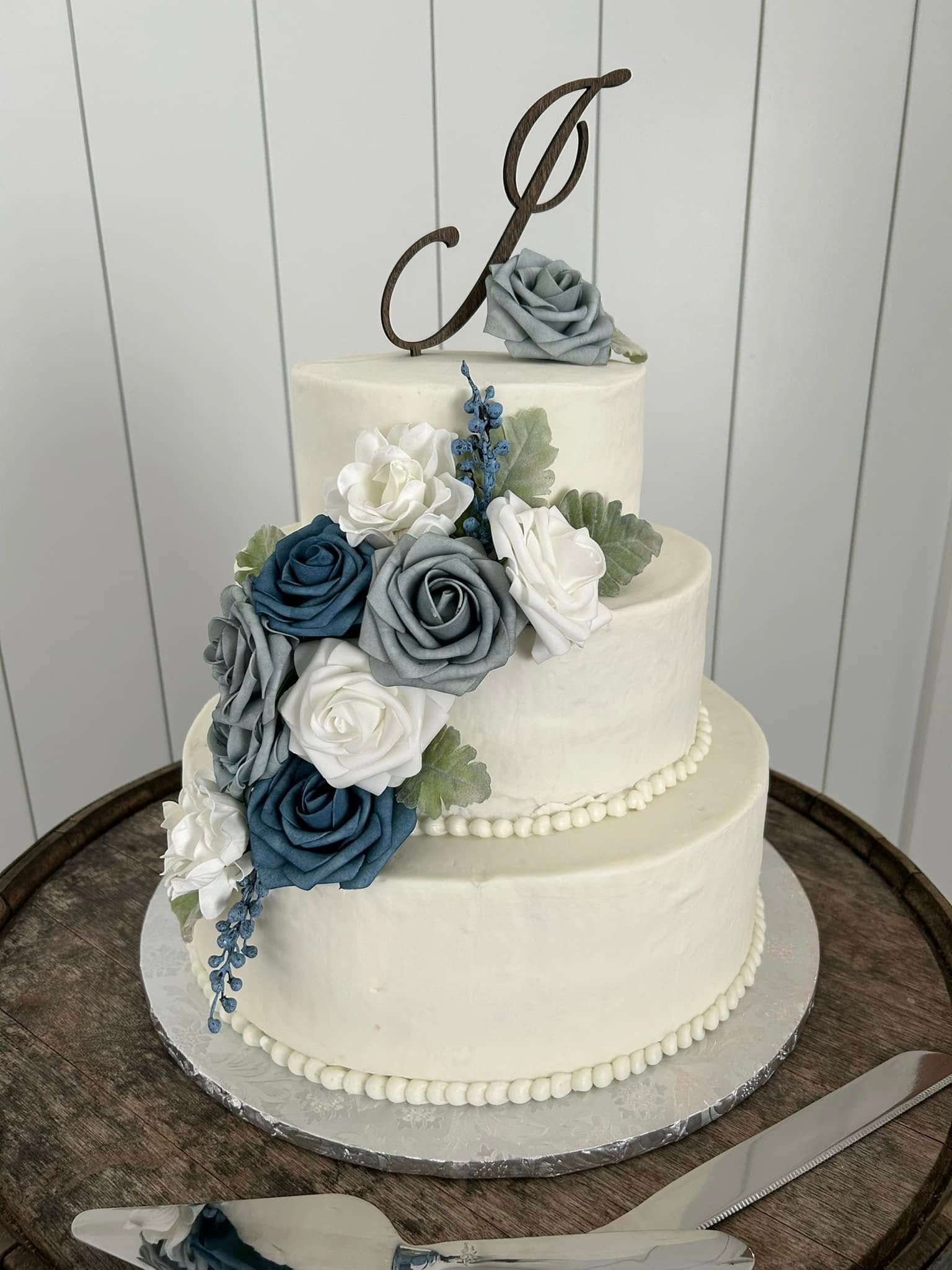 blue and white wedding cake
