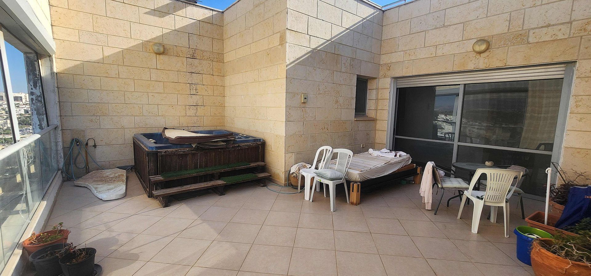 למכירה במודיעין פנטהאוז 5 חדרים ענק במפלס אחד