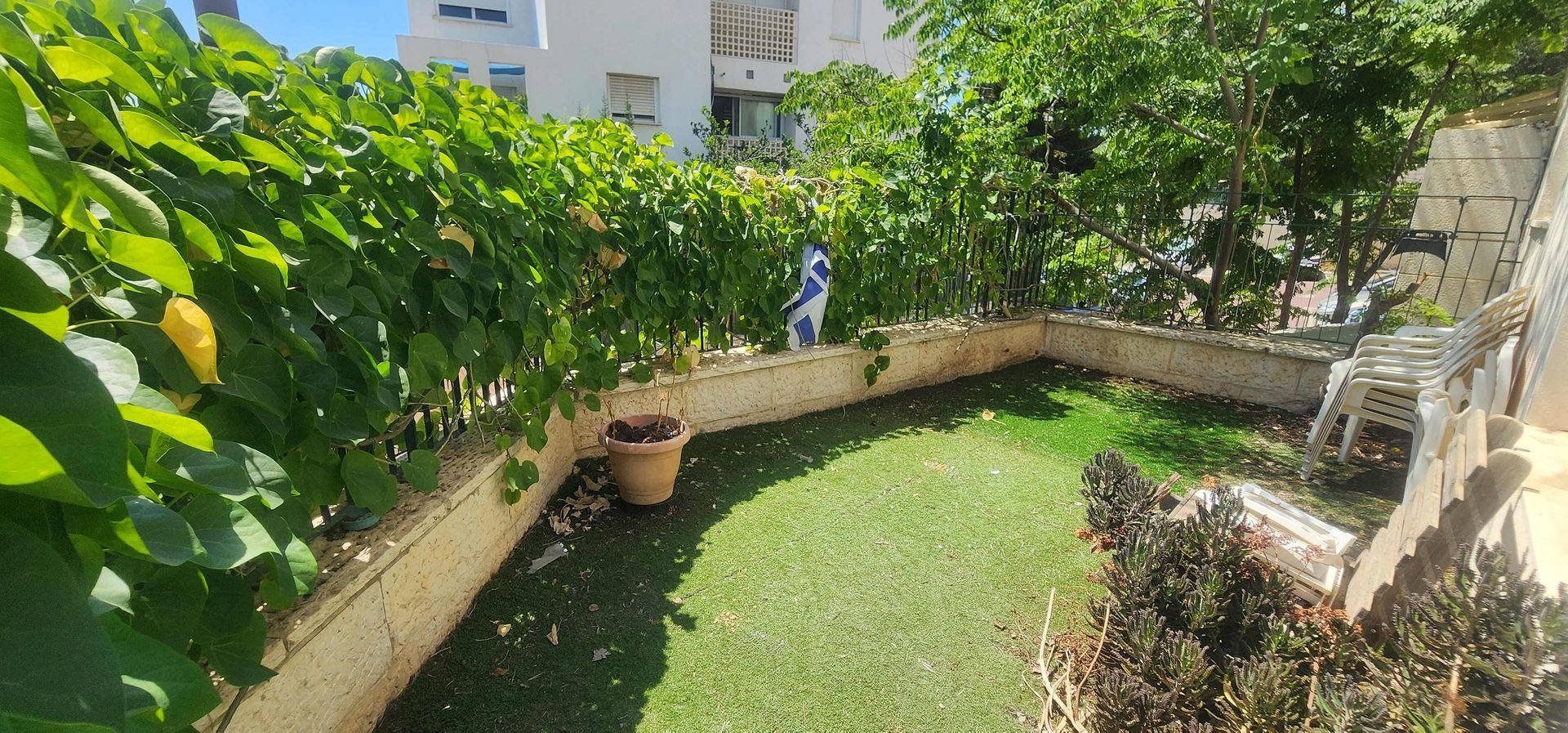 למכירה במודיעין דירת גן 4.5 חדרים עם 2 גינות
