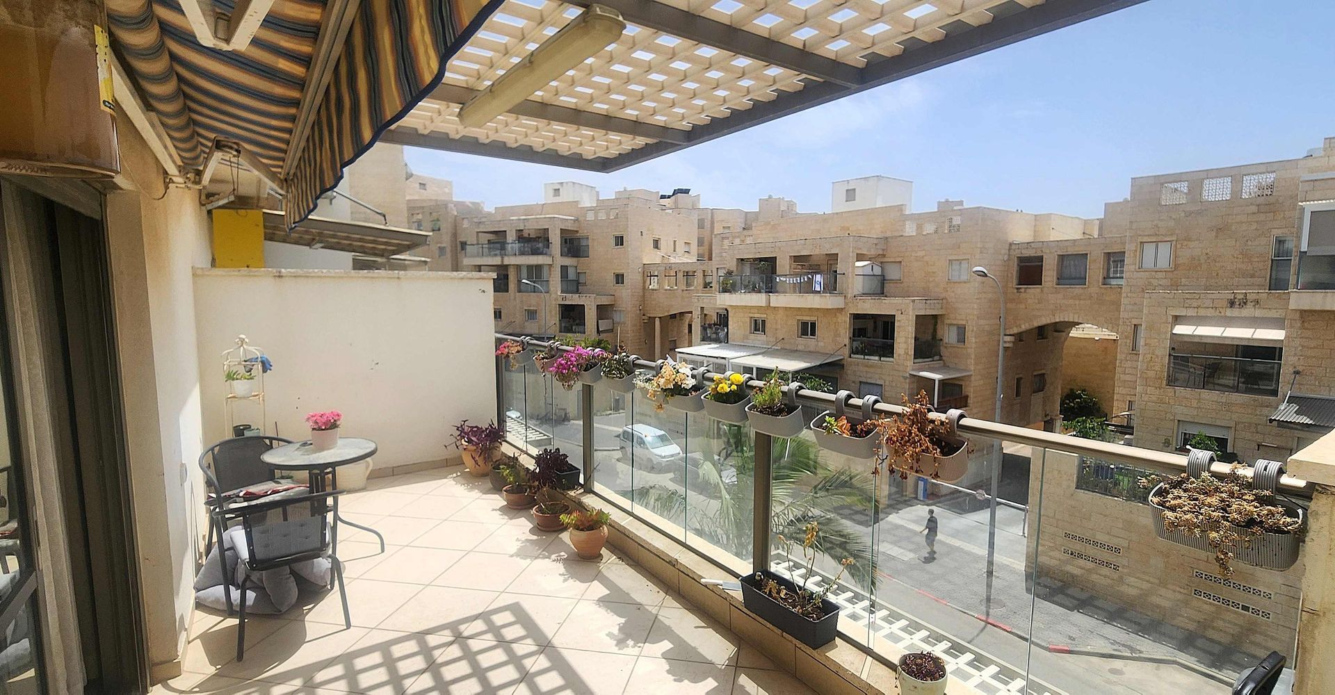 למכירה במודיעין דופלקס 5 חדרים מיוחד עם נגישות מלאה