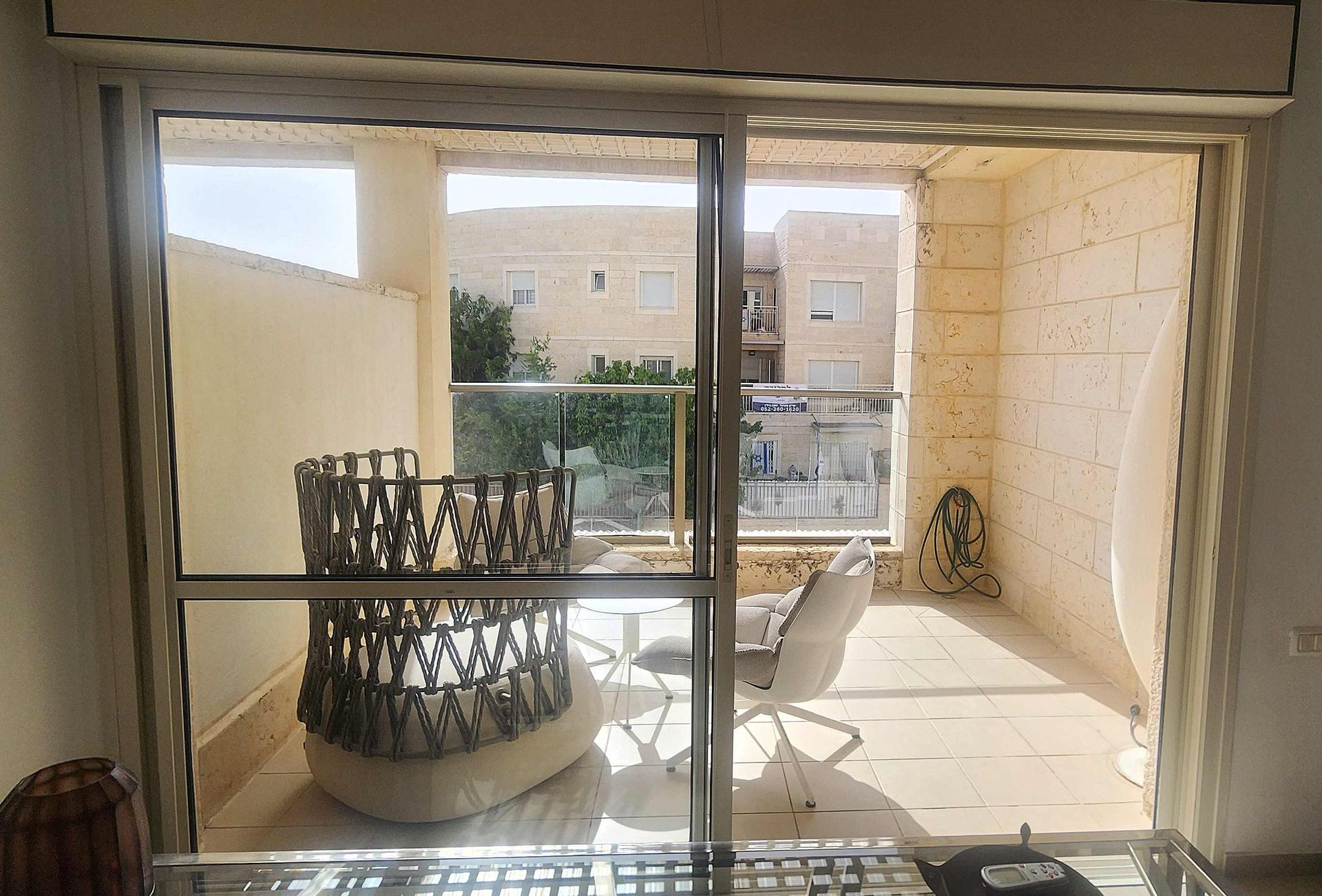 למכירה במודיעין דירת 3 חדרים עם נגישות מלאה ו- 2 מרפסות