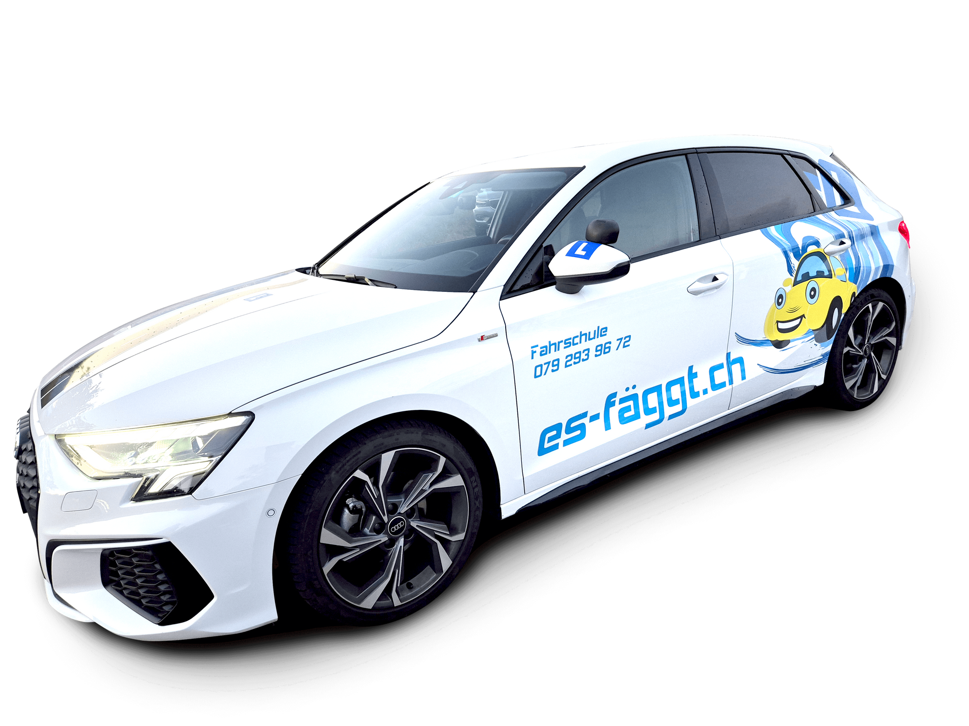 Weisses Auto mit Fahrschul-Branding „es-fäggt.ch“ an der Seite.