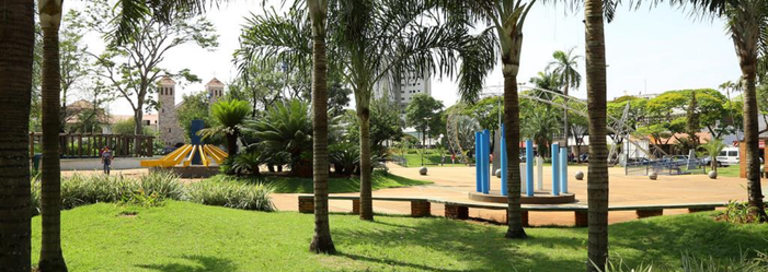 A Praça Antônio João é um dos pontos tradicionais da região central de Dourados.