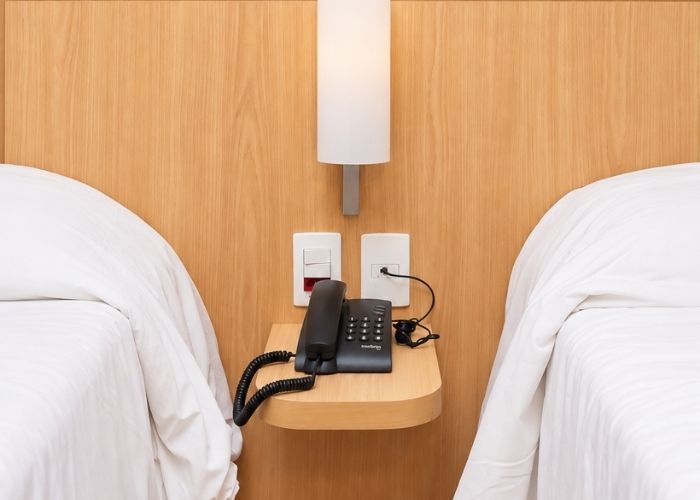 Quarto com duas camas no Hus Hotel Dourados para viagens de negócios