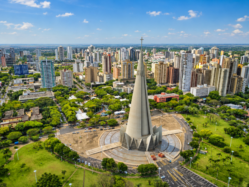 Vista aérea da Catedral Basílica Menor Nossa Senhora da Glória, cartão-postal de Maringá.