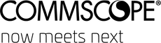 Logo CommScope : texte noir avec le nom CommScope, logo avec un design incurvé noir et blanc et le slogan « now meets next ».