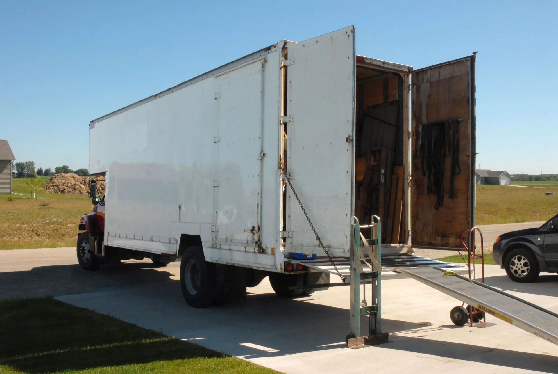 Benefits of Working With a Local Moving Company