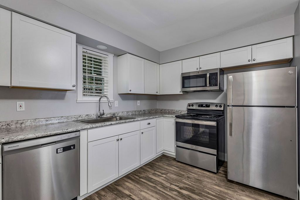 108 S Main kitchen