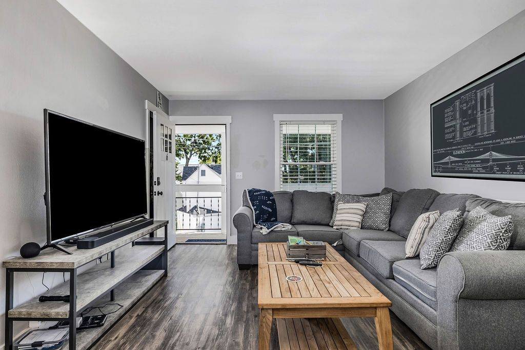108 S Main living room