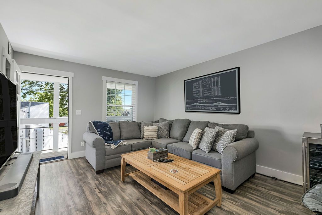 108 S Main living room