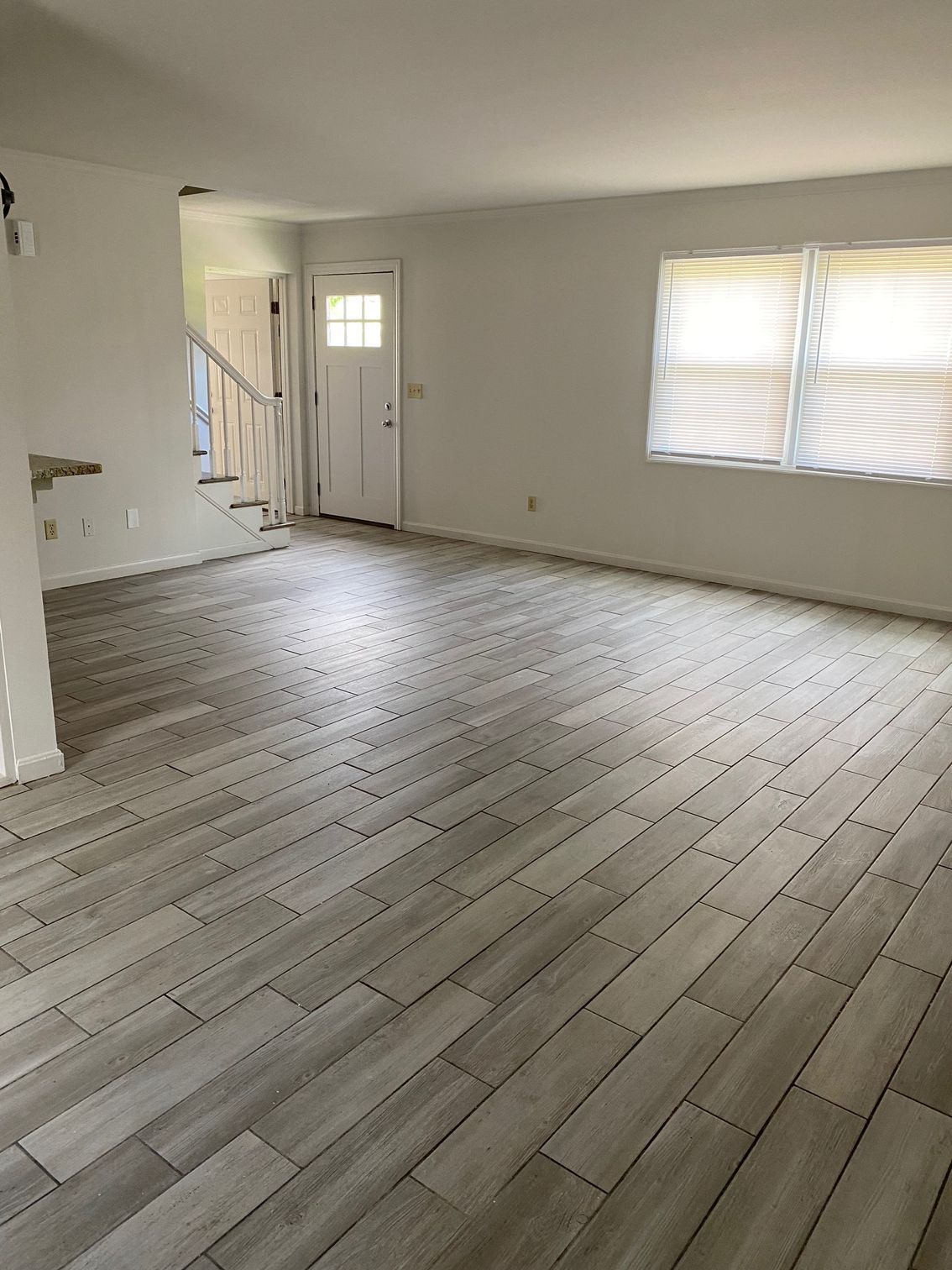 215 S main living room