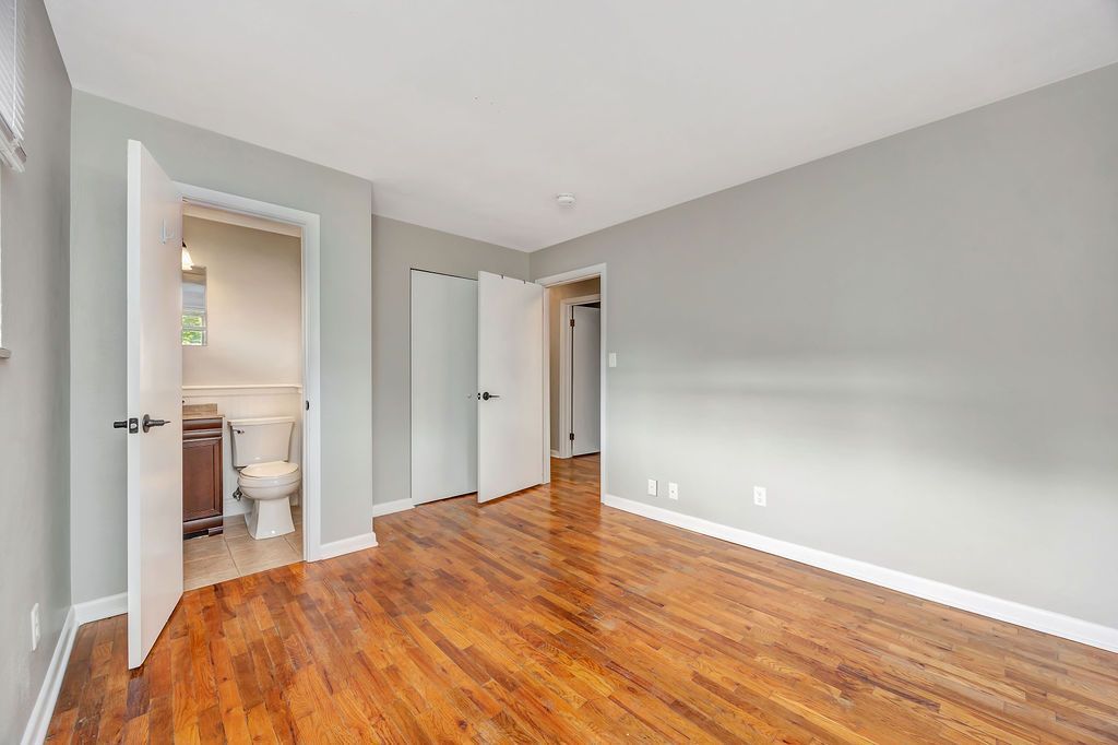 308 W Withrow bathroom
