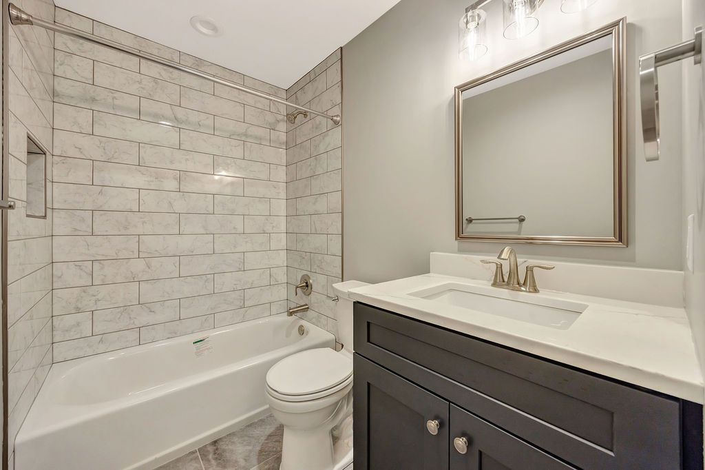308 W Withrow bathroom