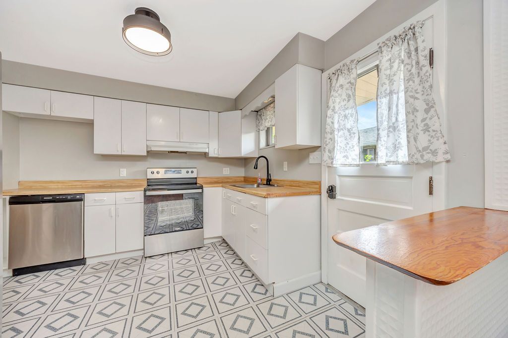 308 W Withrow kitchen