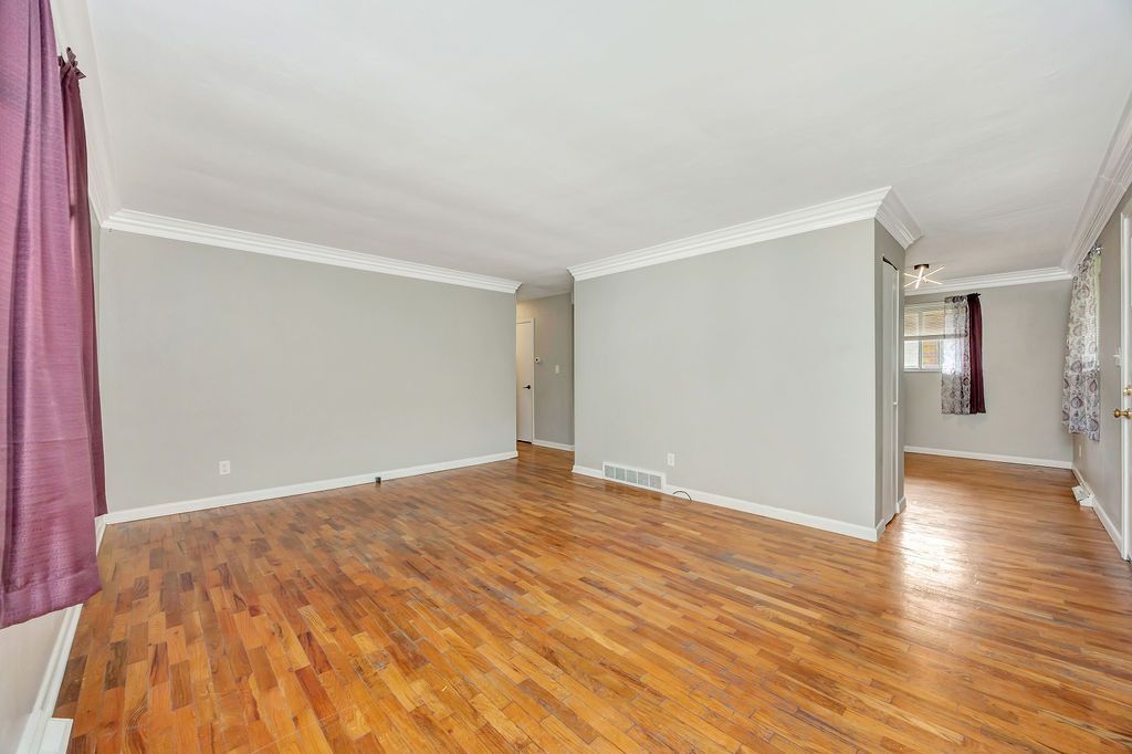 308WWithrow-looking into hallway