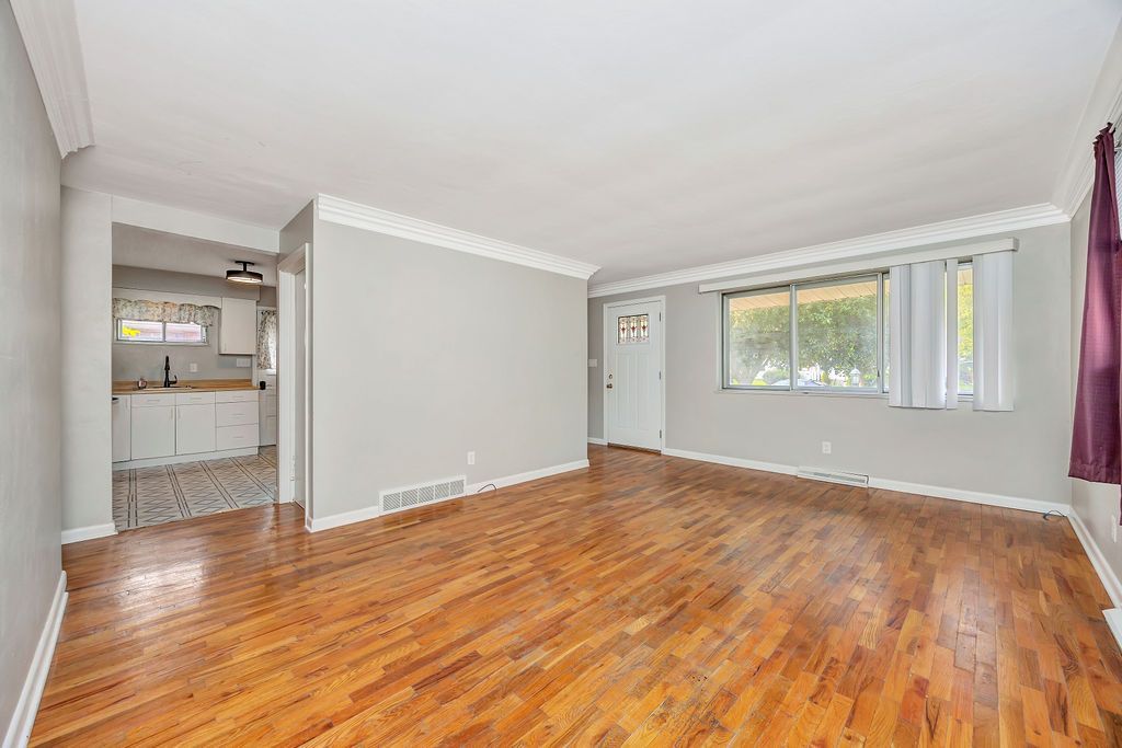 308WWithrow Living room
