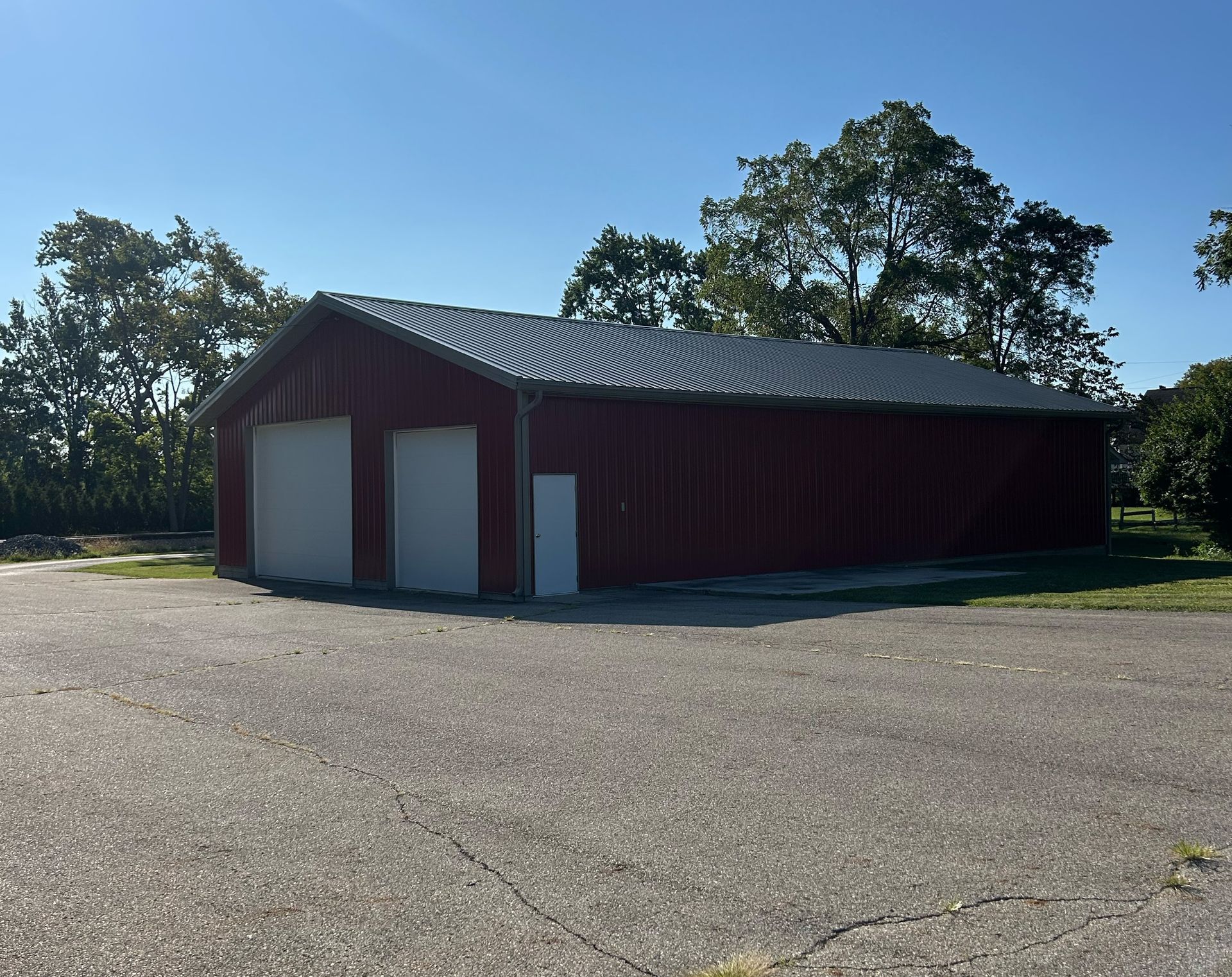 606 S Beech barn
