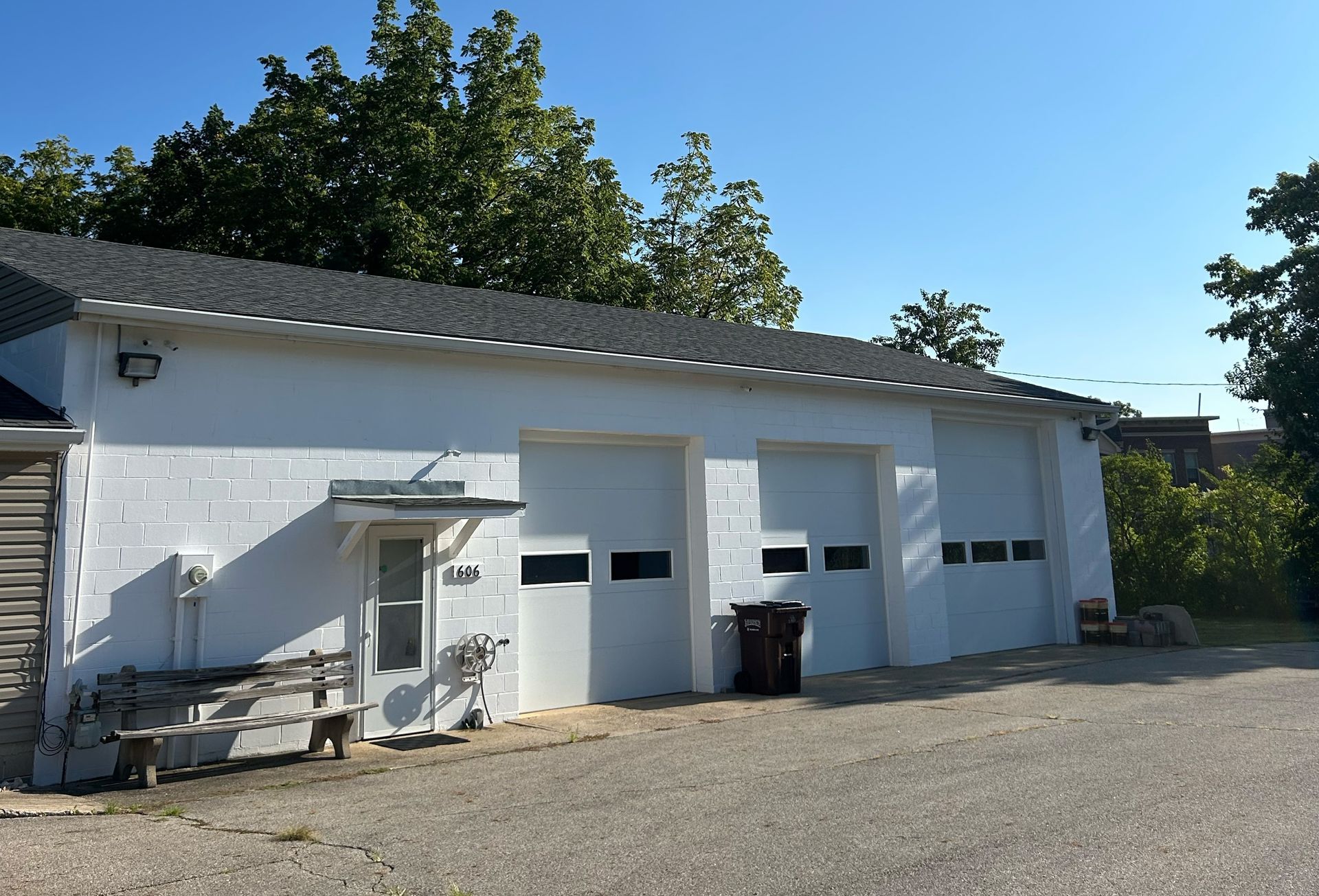 606 S Beech front