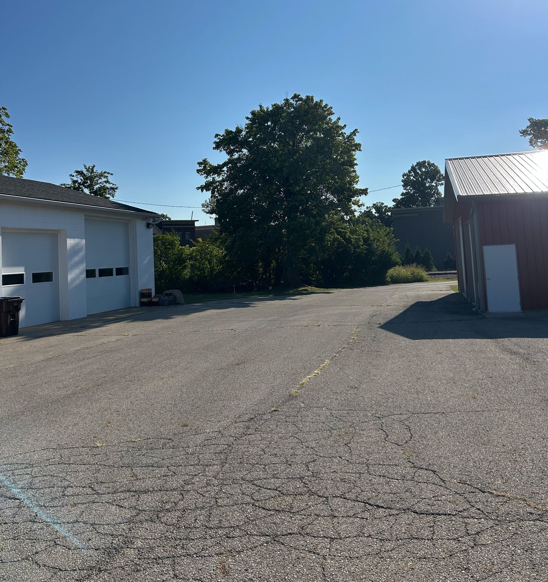 606 S Beech parking