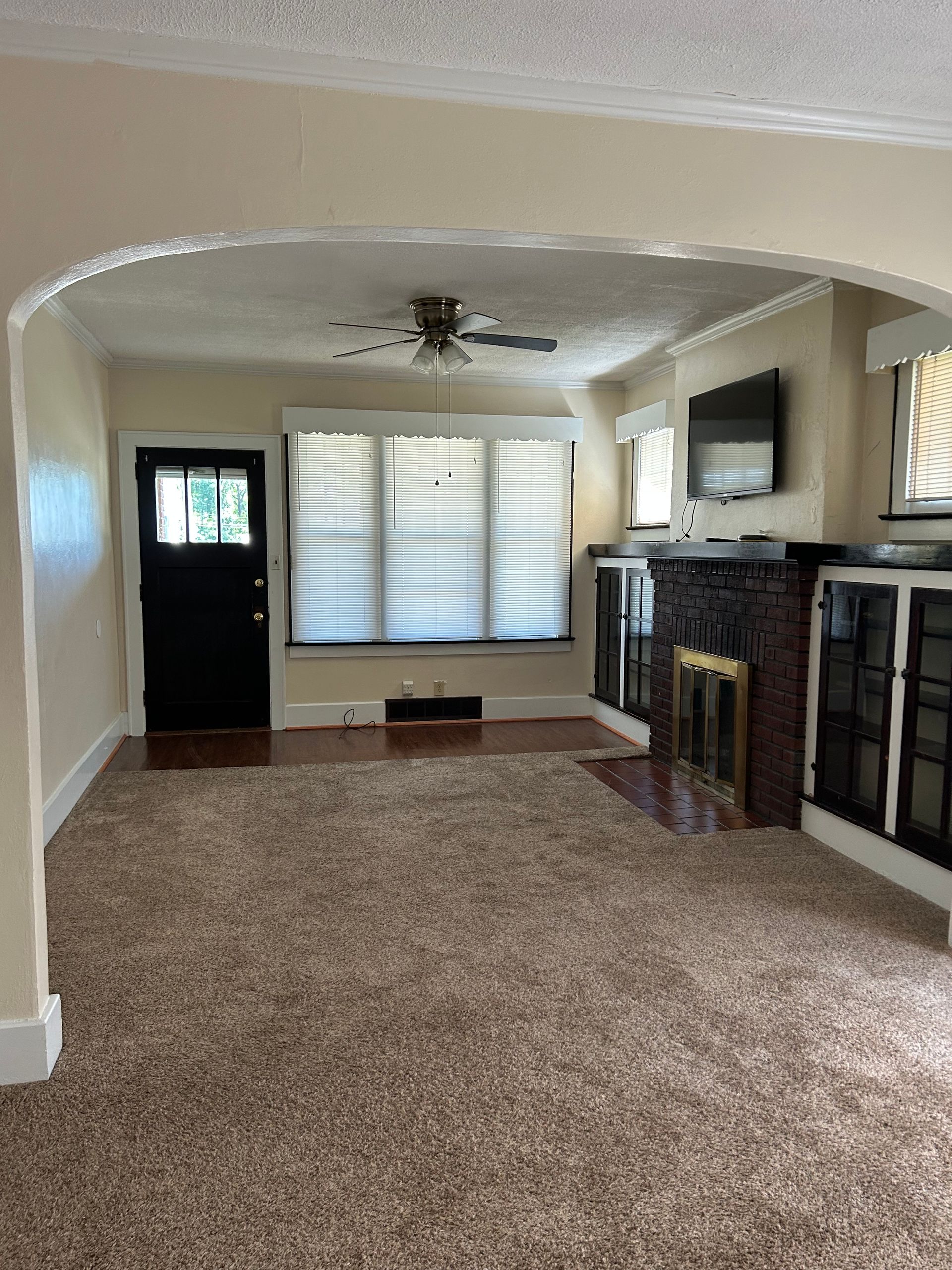 618 s college living room