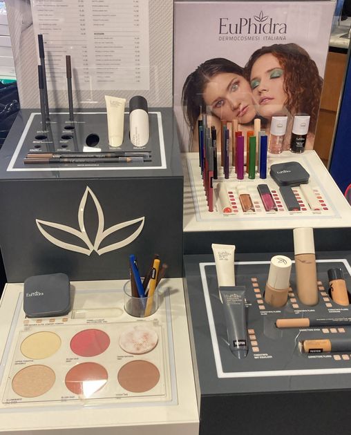 scelta di un cosmetico in farmacia