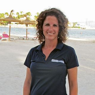 Rachel Graves, Sports Abroad