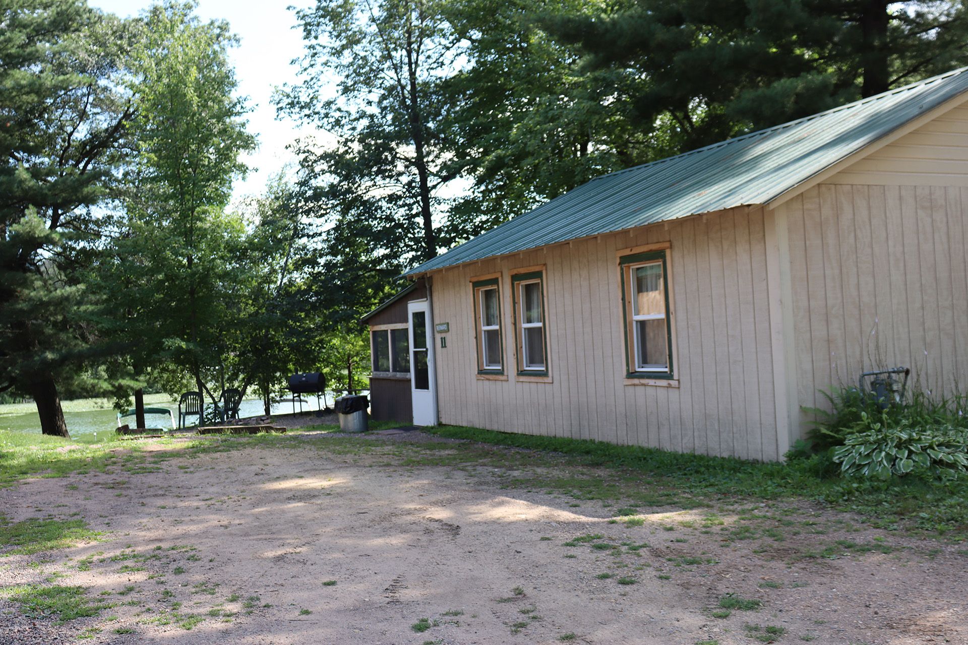 About Hitts Wildwood Resort Chetek's 1 Cabin Rental
