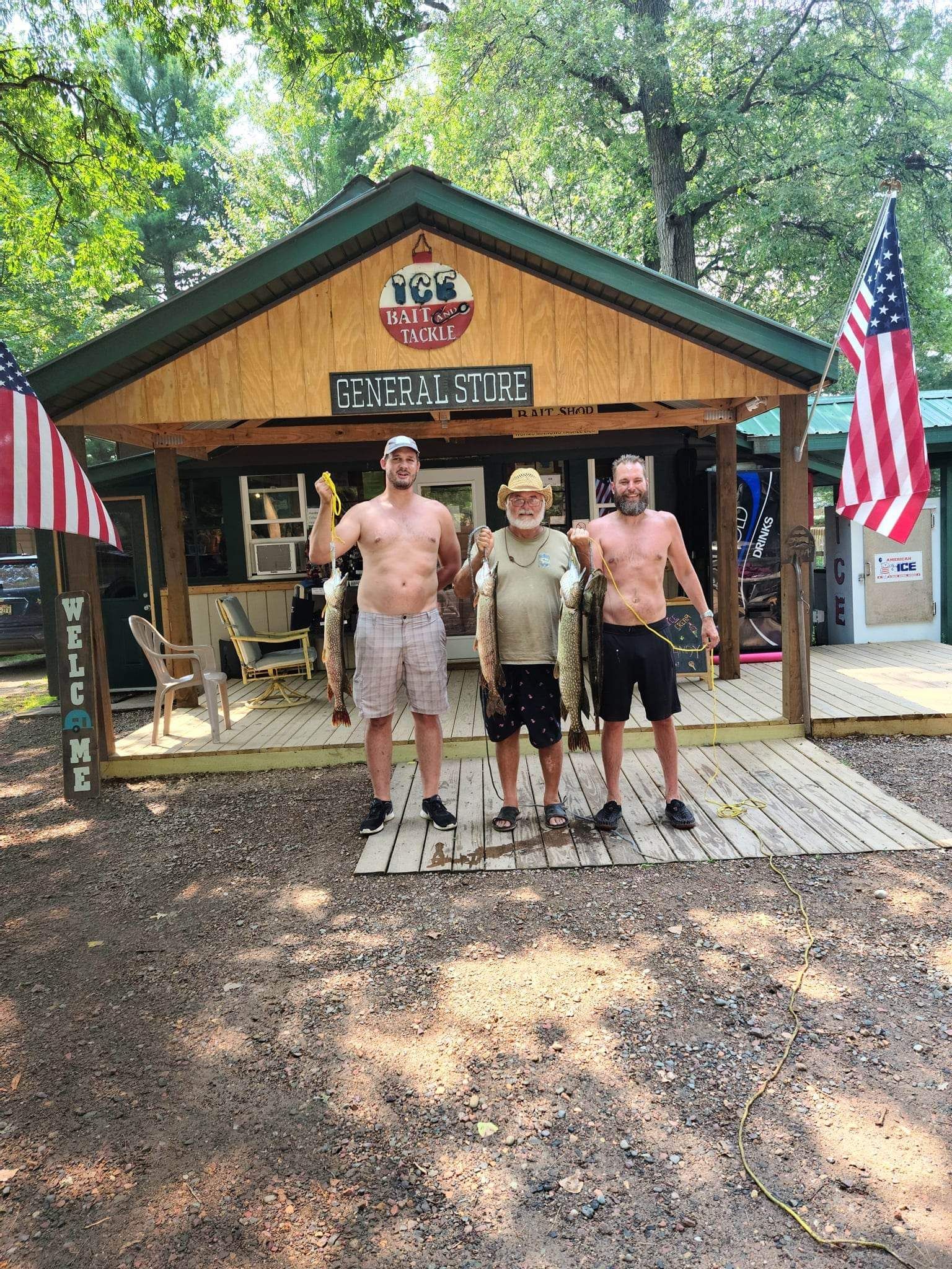 About Hitts Wildwood Resort Chetek's 1 Cabin Rental