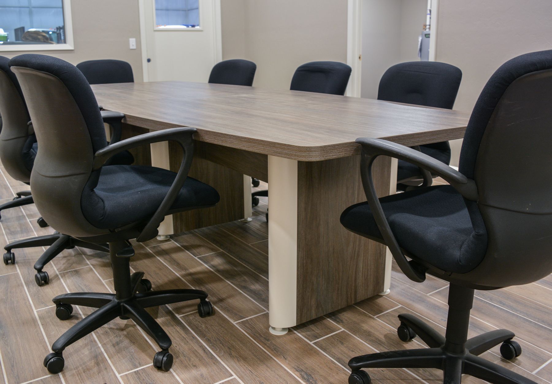 A conference room with a table and chairs in it