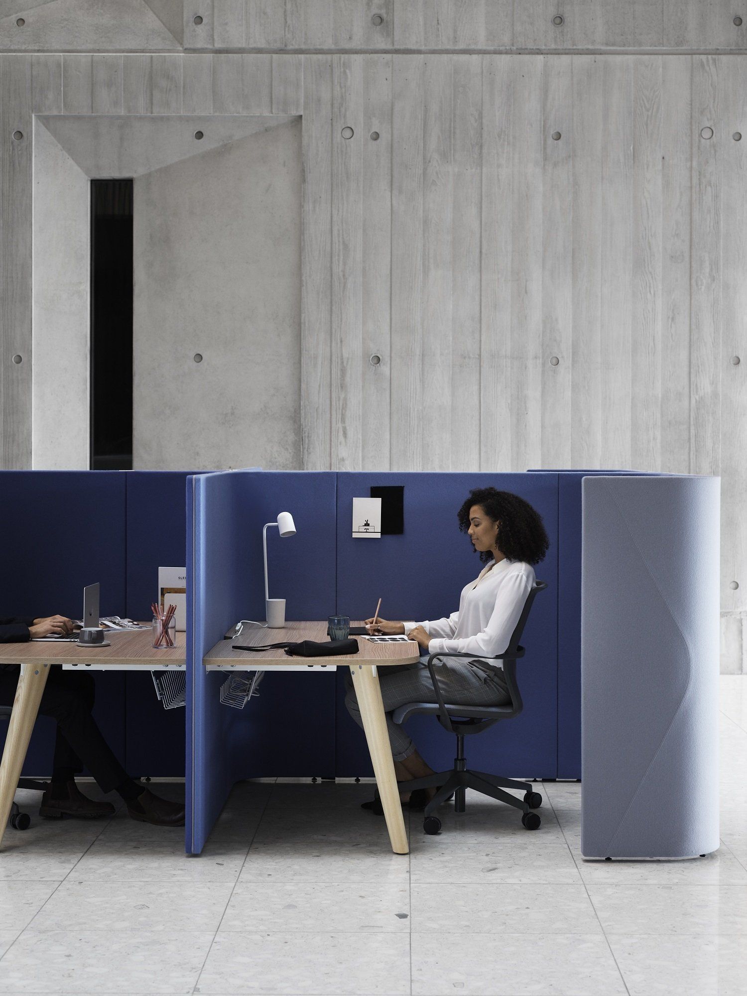 Pods sound-reducing focus workstation