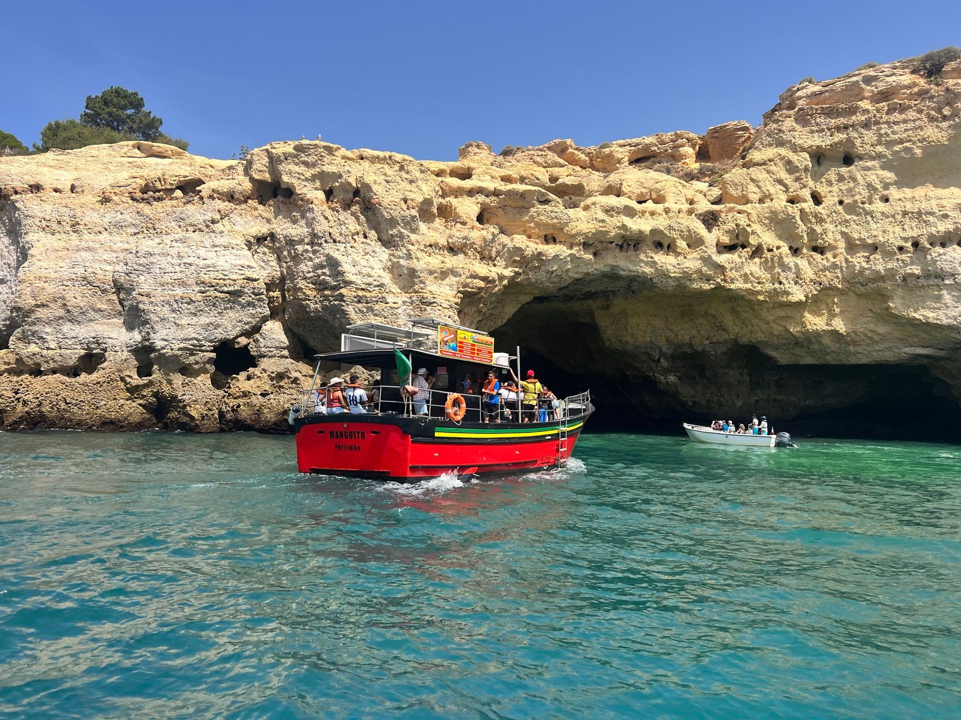 Alagrve caves tour boat
