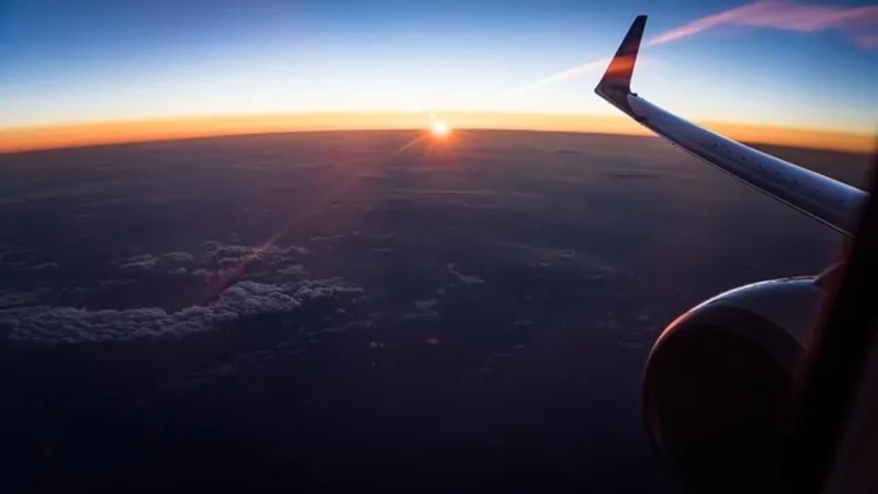 A view of the sunset from an airplane window