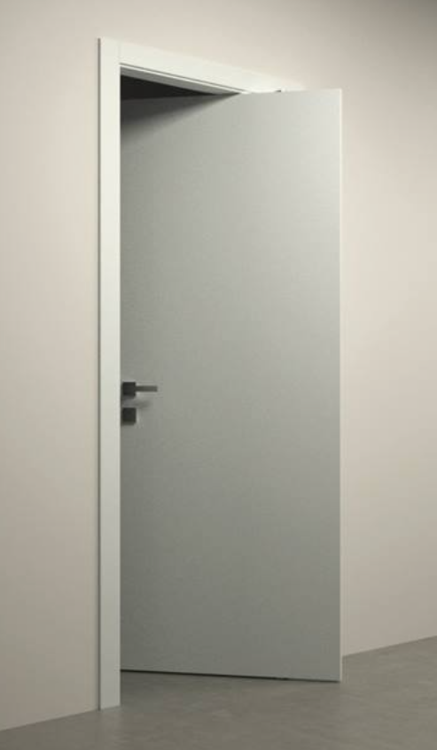 Porta bianca parzialmente aperta in un corridoio beige semplice.